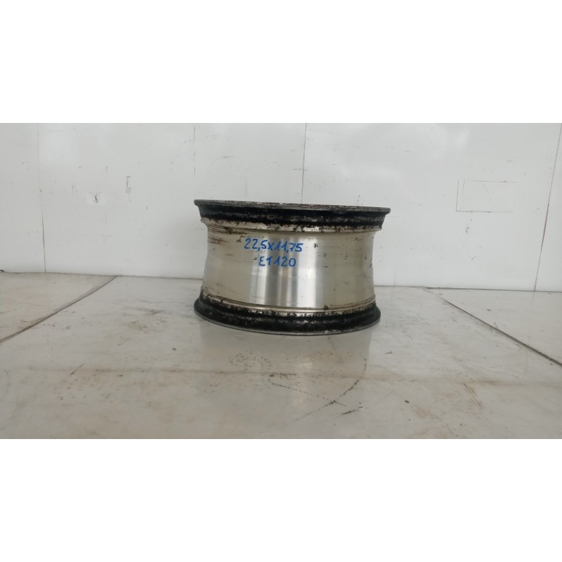 . ALLOY WHEELS  . . used