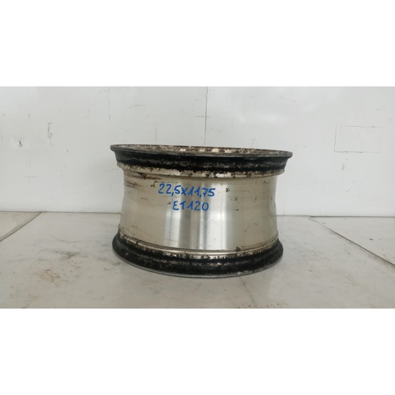 . ALLOY WHEELS  . . used