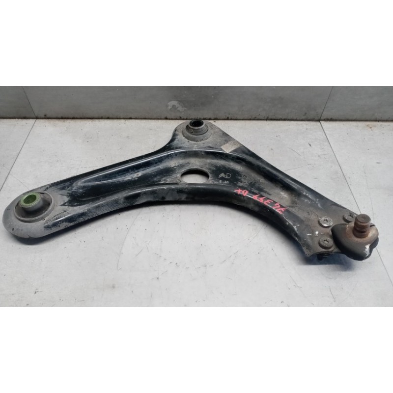 PEUGEOT BRACCIO OSCILLANTE ANTERIORE INFERIORE DESTRO PEUGEOT 208 2015>2019 usato