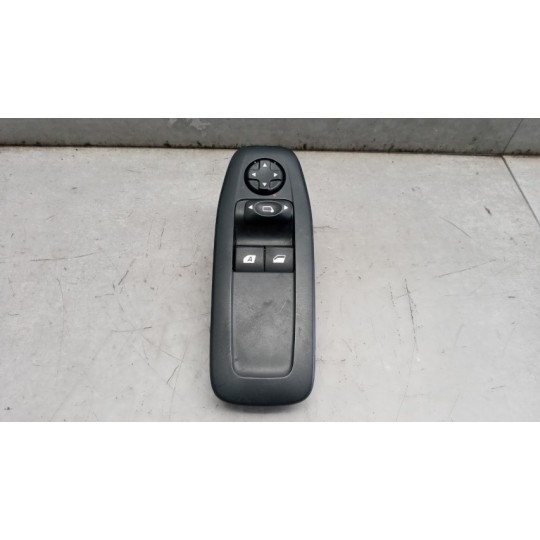 INTERRUTTORI E PULSANTI ALZAVETRI PEUGEOT 208 2015>2019 usato