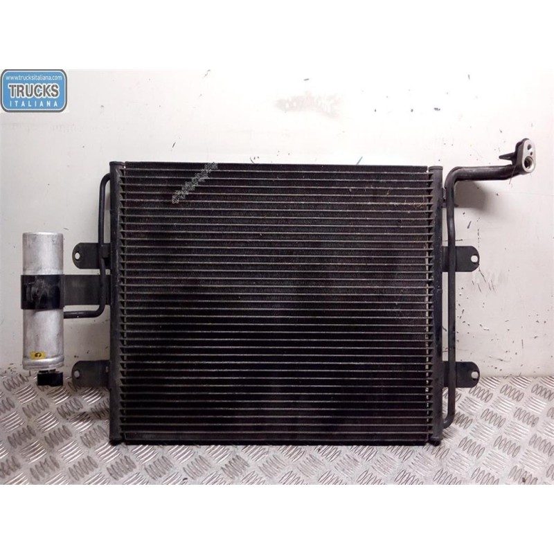 VOLKSWAGEN RADIATORE CLIMATIZZATORE VOLKSWAGEN Golf 4 1997>2003 usato