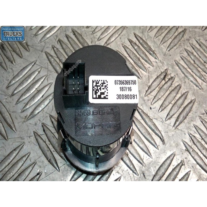 FIAT VARIOUS SWITCHES AND BUTTONS B
 FIAT Panda Cross 2014> used