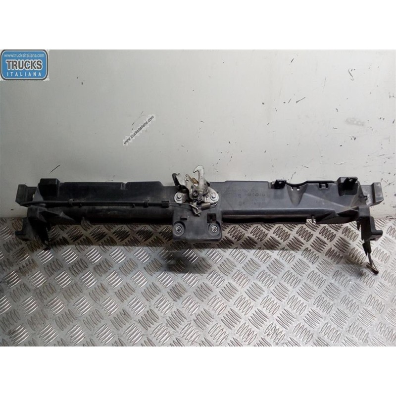 PEUGEOT RIVESTIMENTO SUPERIORE ANTERIORE PEUGEOT 1007 2005> usato