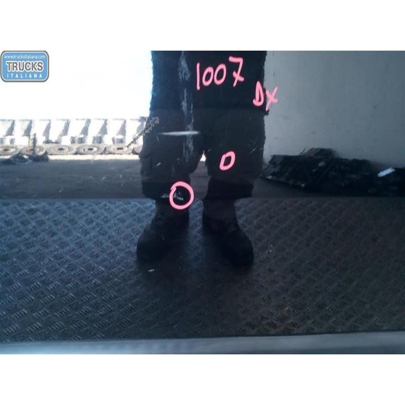 PEUGEOT RIGHT FRONT DOOR  PEUGEOT 1007 2005> used