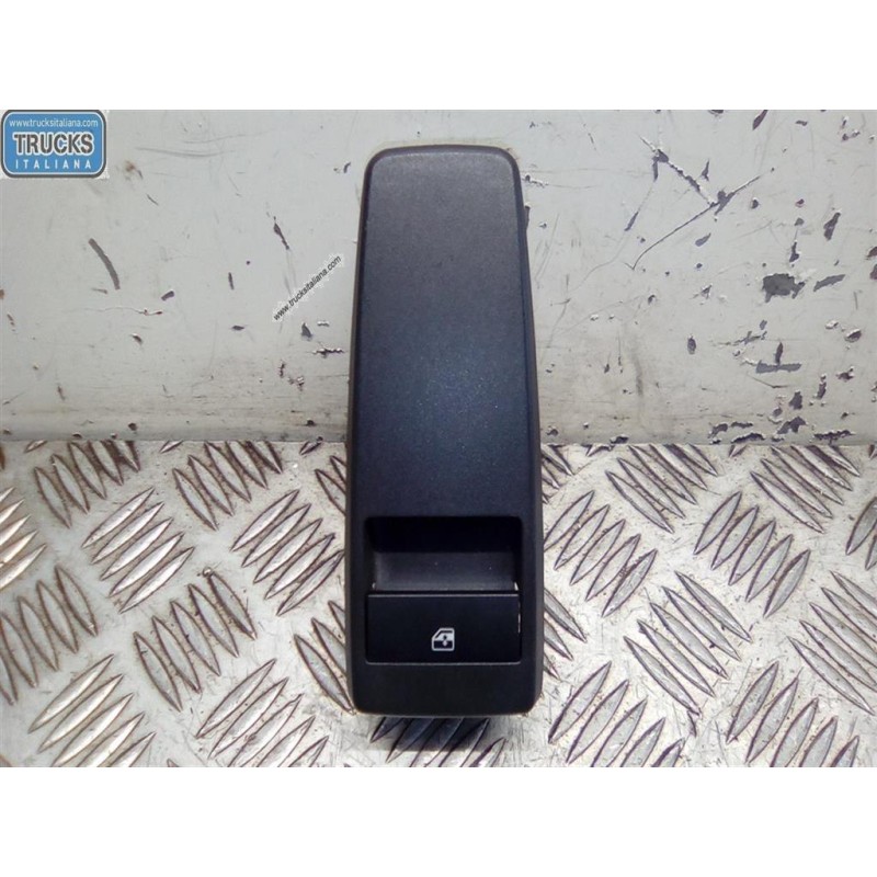 MAN INTERRUTTORI E PULSANTI ALZAVETRI MAN TGX  usato