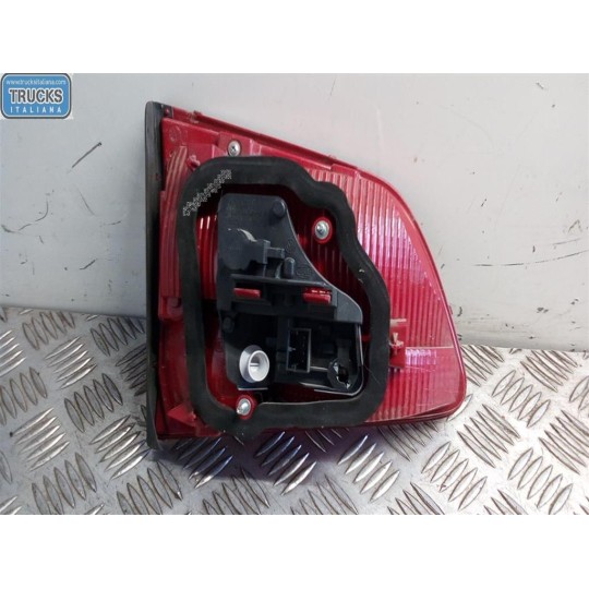 RIGHT REAR LIGHT ON BACK  VOLKSWAGEN Touran 2010> used