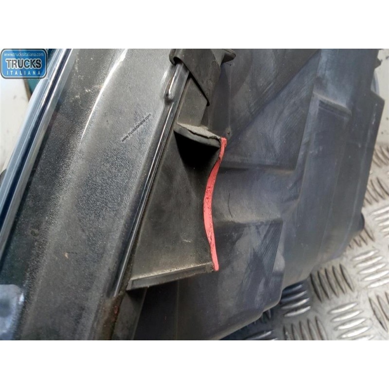 VOLKSWAGEN van RIGHT HEADLIGHT VOLKSWAGEN van Trasporter T5 2009>2015 used