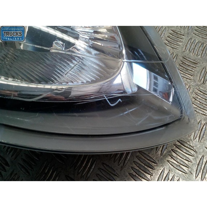 NISSAN Van FARO ANTERIORE DESTRO NISSAN Van Primastar 2002> usato