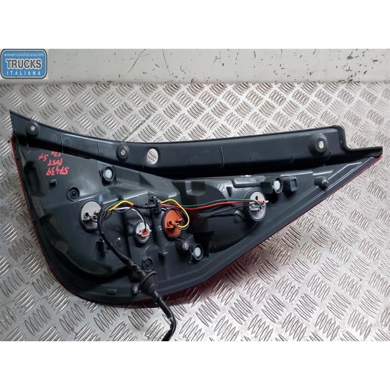 HYUNDAI FARO POSTERIORE ESTERNO SINISTRO HYUNDAI i30 2007>2010 usato