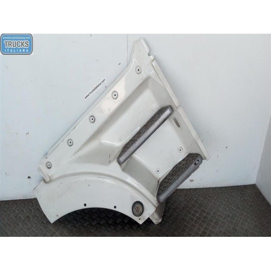 RIGHT FRONT MUDGUARD  MAN TGX  used