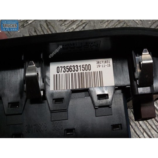 INTERRUTTORI E PULSANTI ALZAVETRI FIAT F.500X (5F) 2014>2019 usato