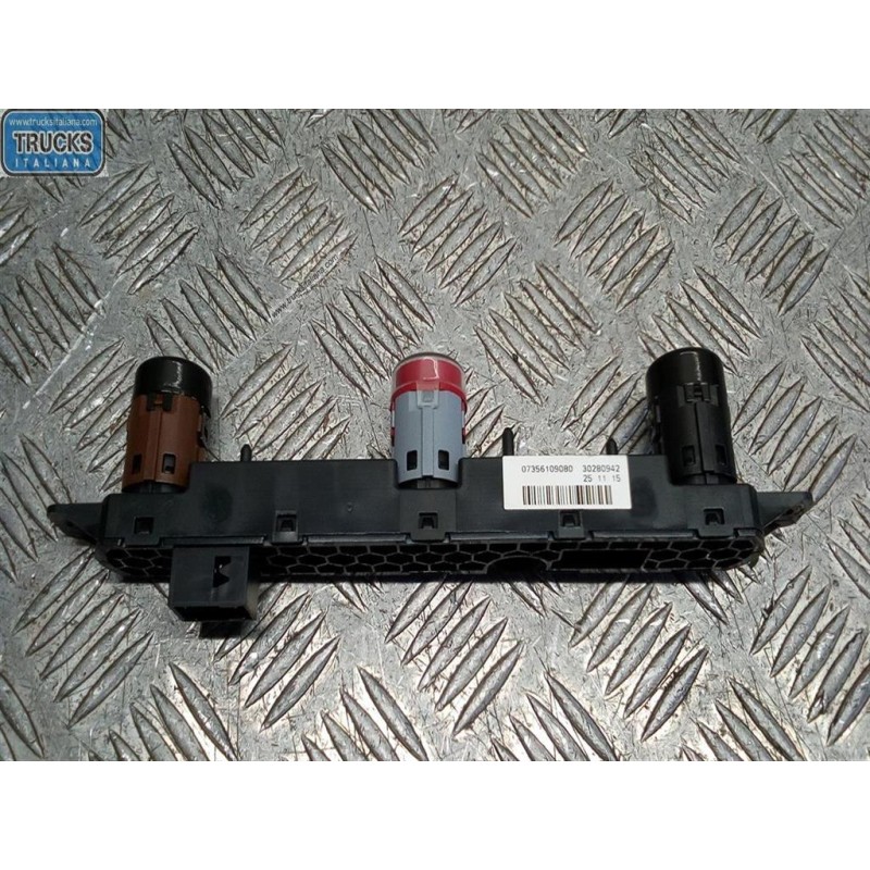 FIAT INTERRUTTORI E PULSANTI ABITACOLO FIAT F.500X (5F) 2014>2019 usato