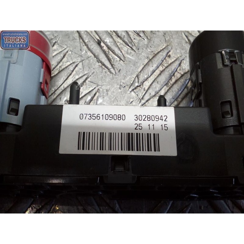 FIAT INTERRUTTORI E PULSANTI ABITACOLO FIAT F.500X (5F) 2014>2019 usato