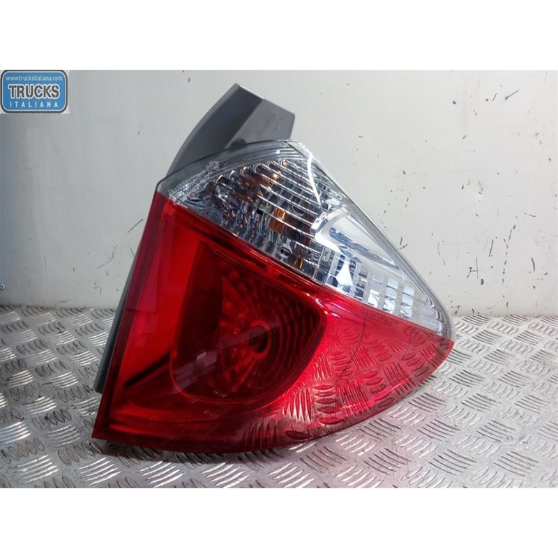 TOYOTA FARO POSTERIORE ESTERNO DESTRO TOYOTA Verso-S 2010>2014 usato