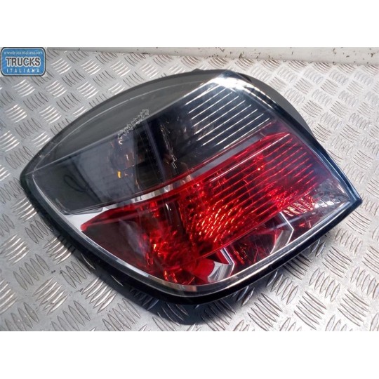 FARO POSTERIORE ESTERNO SINISTRO OPEL Astra H 2007>2010 usato