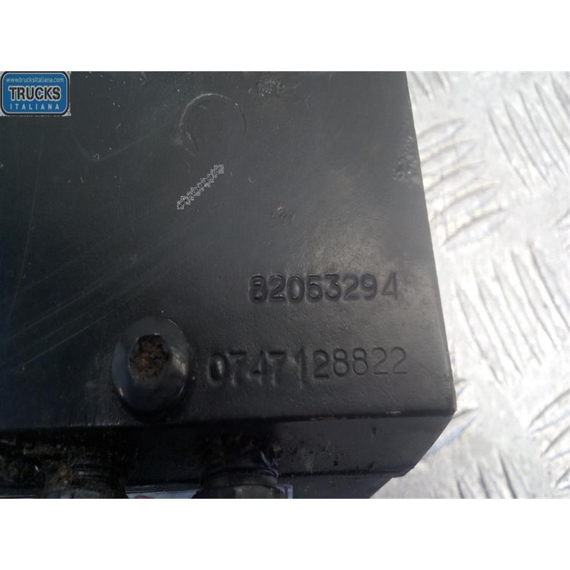 RENAULT truck POMPA IDR ALZACABINA RENAULT truck Premium 2005>2013 usato