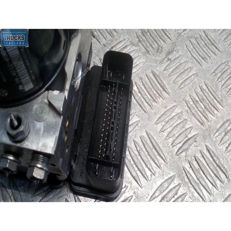 VOLKSWAGEN van GRUPPO ABS VOLKSWAGEN van Caddy 2010>2015 usato