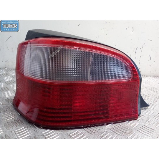 FARO POSTERIORE ESTERNO SINISTRO CITROEN Saxo 1999>2004 usato