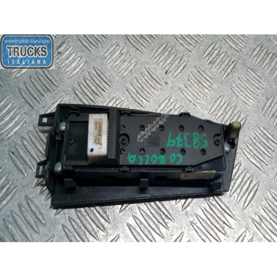 INTERRUTTORI E PULSANTI ALZAVETRI TOYOTA Corolla 2002>2004 usato