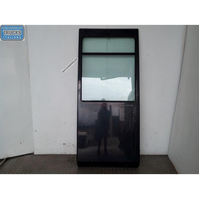 RENAULT truck LEFT FRONT DOOR RENAULT truck Magnum 2001>2010 used