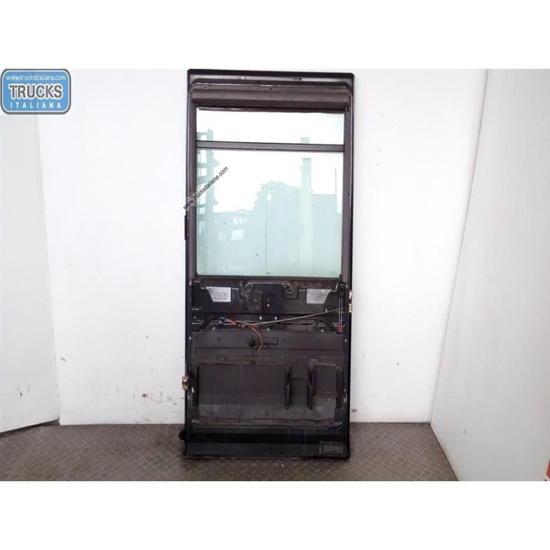 RENAULT truck RIGHT FRONT DOOR  RENAULT truck Magnum 2001>2010 used