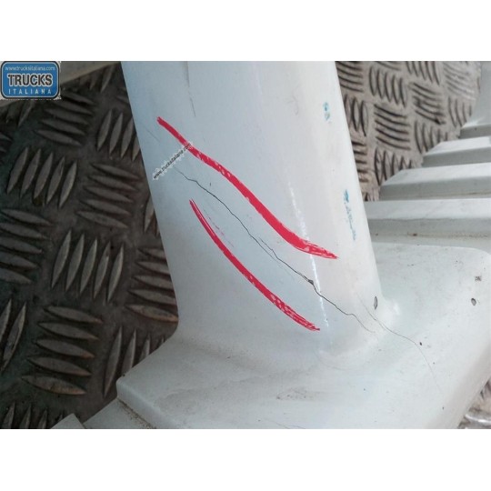 PARAURTI CENTRALE ANTERIORE MERCEDES-BENZ truck Atego 940 usato