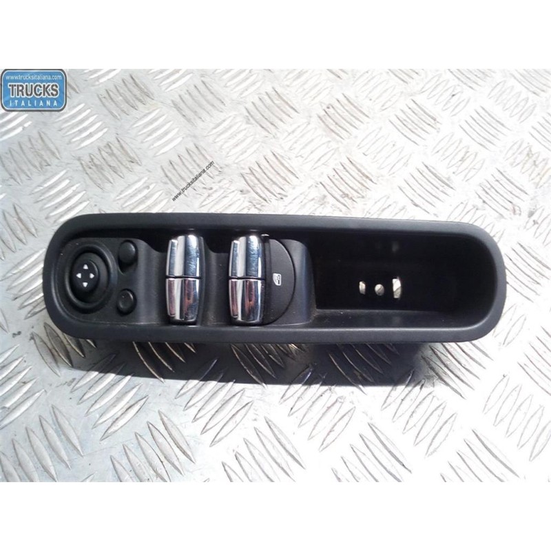 MINI INTERRUTTORI E PULSANTI ALZAVETRI MINI R60  Countryman 2010>2014 usato
