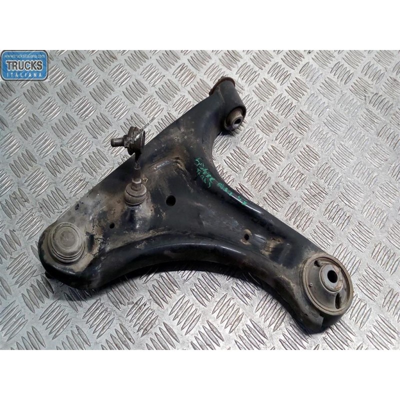 DAIHATSU BRACCIO OSCILLANTE ANTERIORE INFERIORE SINISTRO DAIHATSU Terios 2006>2017 usato
