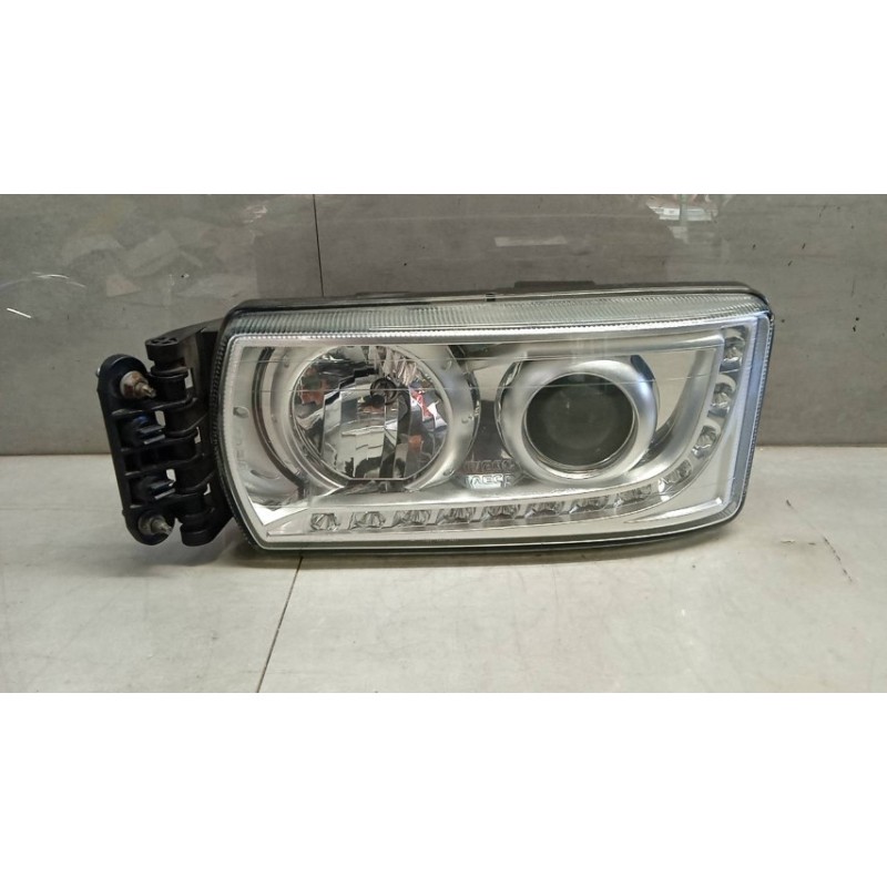 IVECO LEFT HEADLIGHT XENO LAMP  IVECO Stralis 2013> used