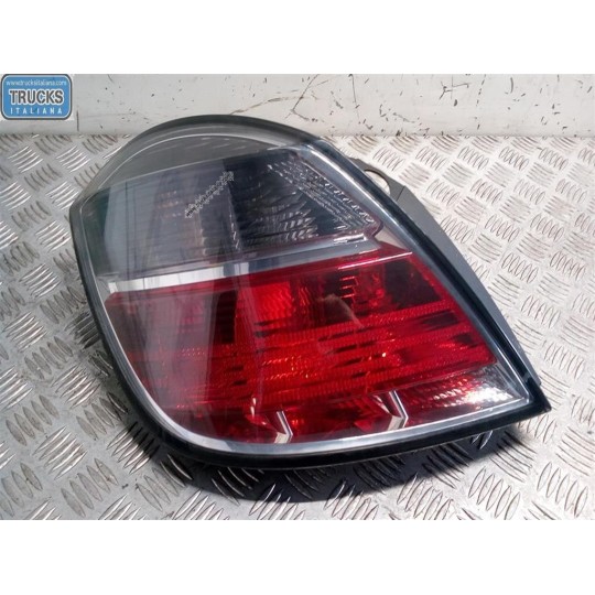 FARO POSTERIORE ESTERNO SINISTRO OPEL Astra H 2004>2007 usato