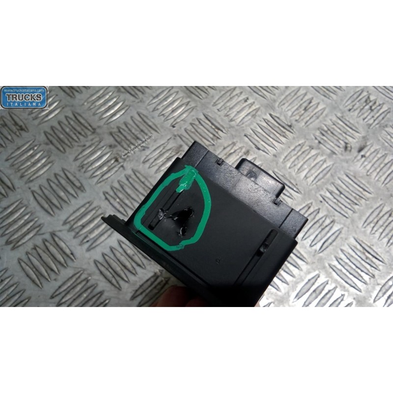 VOLKSWAGEN INTERRUTTORI E PULSANTI ALZAVETRI VOLKSWAGEN Passat 2010>2014 usato