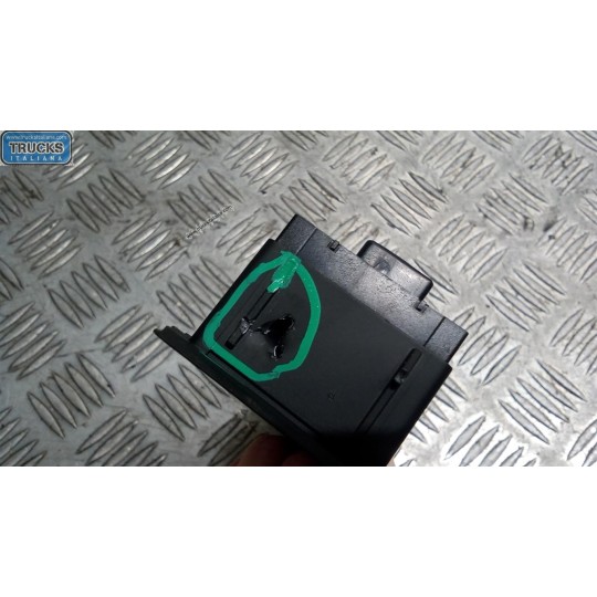 VARIOUS SWITCHES AND BUTTONS A
 VOLKSWAGEN Passat 2010>2014 used