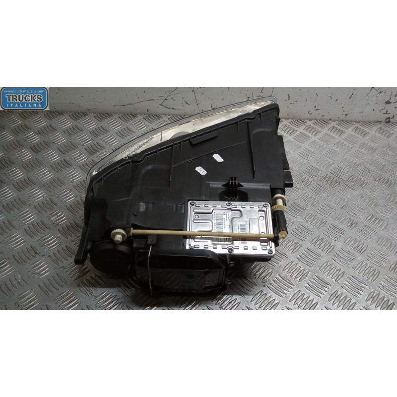 VOLKSWAGEN RIGHT HEADLIGHT XENO LAMP  VOLKSWAGEN Touareg 2002>2007 used