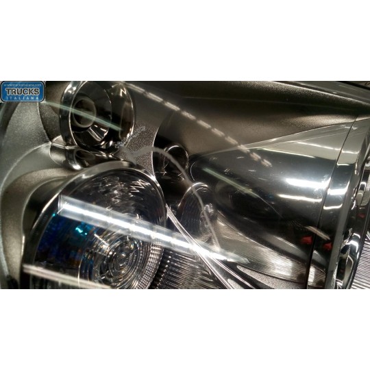 FARO ANT XENO DESTRO VOLKSWAGEN Touareg 2002>2007 usato