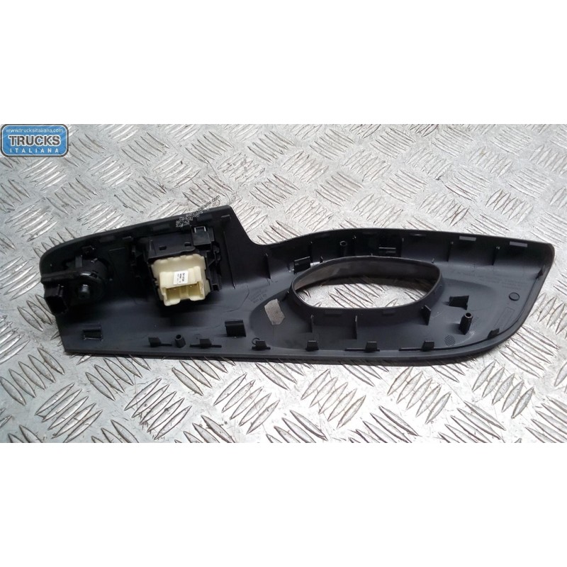 OPEL van INTERRUTTORI E PULSANTI ALZAVETRI OPEL van Vivaro B 2014> usato