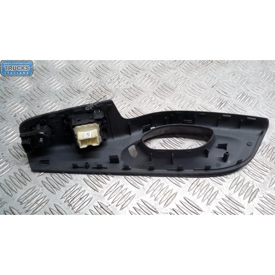 INTERRUTTORI E PULSANTI ALZAVETRI OPEL van Vivaro B 2014> usato