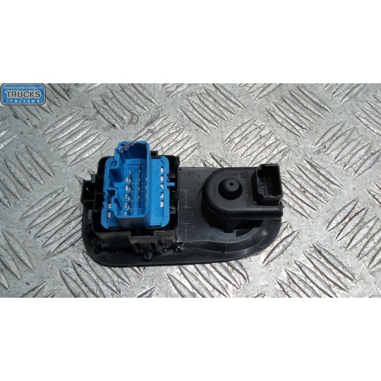 INTERRUTTORI E PULSANTI ALZAVETRI RENAULT van Master 2014>2019 usato