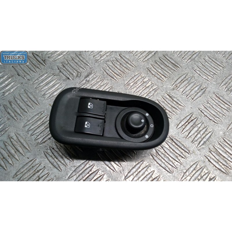 RENAULT van INTERRUTTORI E PULSANTI ALZAVETRI RENAULT van Master 2014>2019 usato