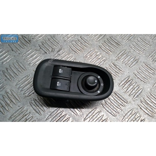 INTERRUTTORI E PULSANTI ALZAVETRI RENAULT van Master 2014>2019 usato