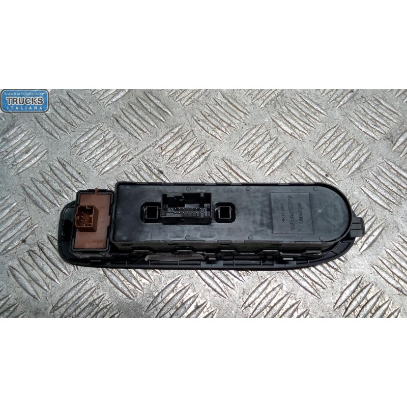 JEEP INTERRUTTORI E PULSANTI ALZAVETRI JEEP Compass 2017> usato