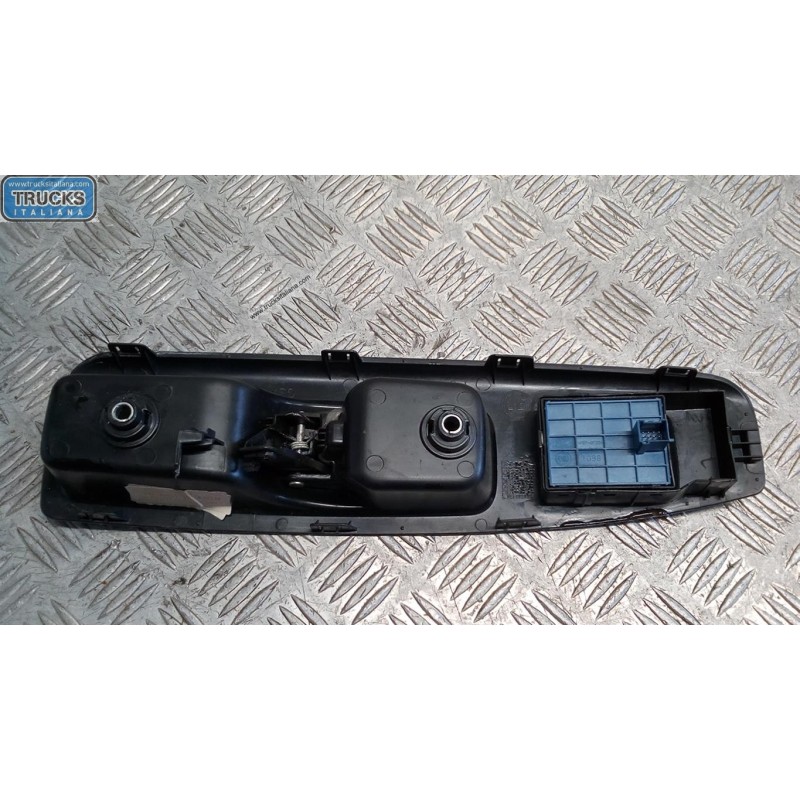 FIAT INTERRUTTORI E PULSANTI ALZAVETRI FIAT Doblo' 2009>2014 usato