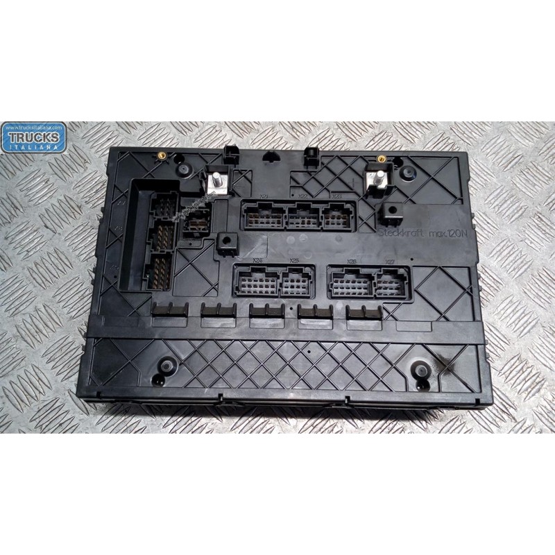 MERCEDES-BENZ truck SCATOLA FUSIBILI MERCEDES-BENZ truck Actros euro 6 2014>2021 usato