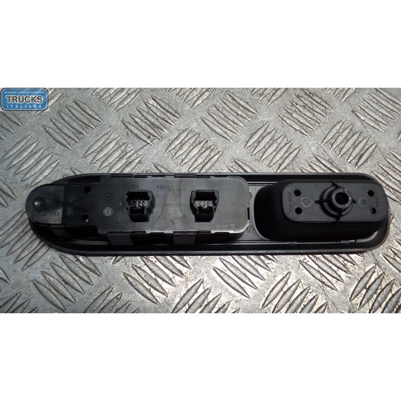 PEUGEOT INTERRUTTORI E PULSANTI ALZAVETRI PEUGEOT 407 2004>2012 usato