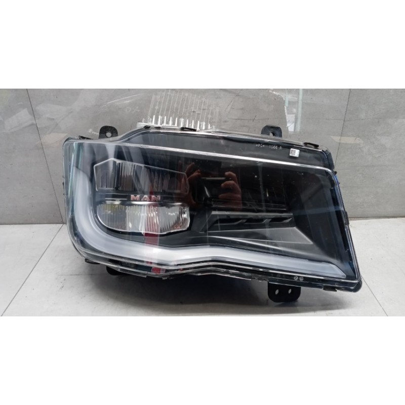 MAN FARO ANT LED DESTRO MAN TGX euro 6 usato