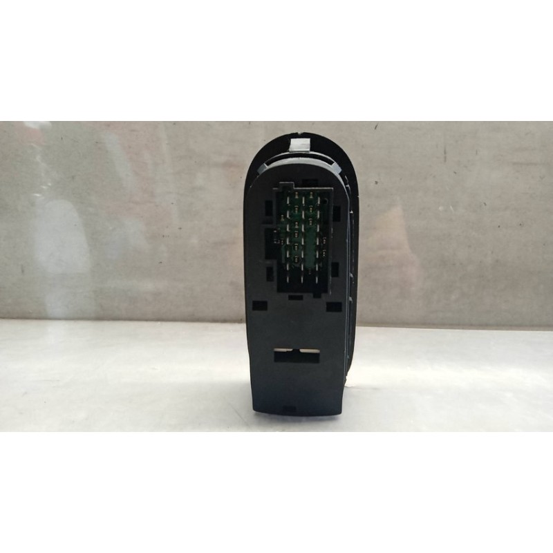 DAF INTERRUTTORI E PULSANTI ALZAVETRI DAF XF106 usato