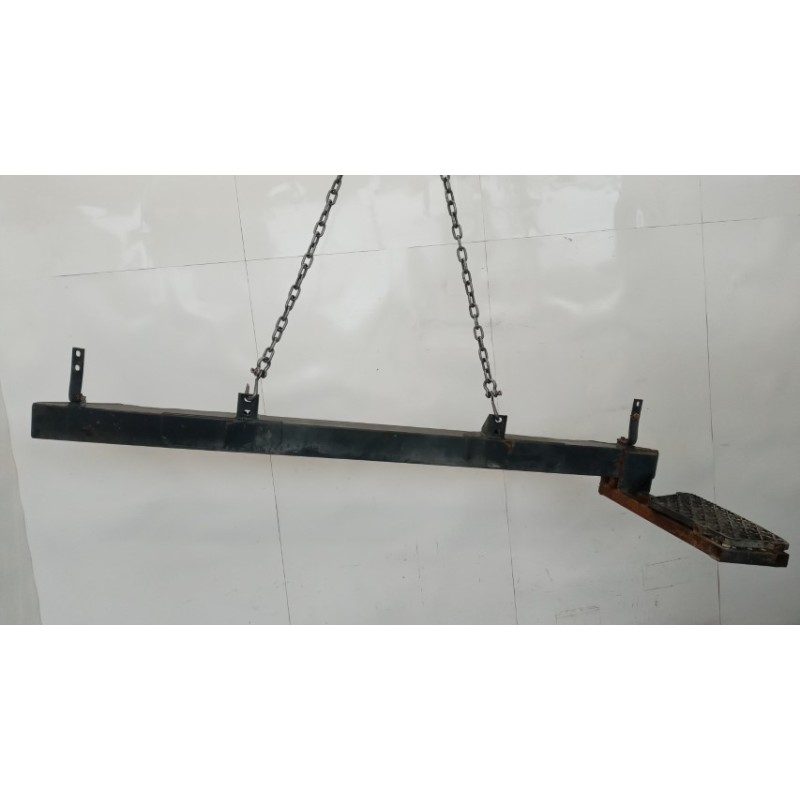 IVECO TRAVERSA ANTERIORE PARAURTO IVECO EUROCARGO 2005>2008 usato