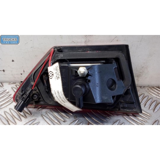 FARO POSTERIORE INTERNO DESTRO RENAULT Clio 2012>2016 usato