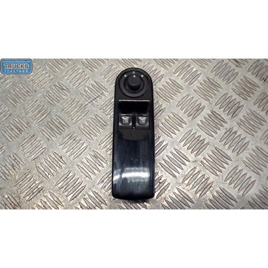 INTERRUTTORI E PULSANTI ALZAVETRI RENAULT Clio 2012>2016 usato