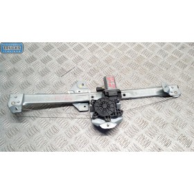 ALZA VETRI ANTERIORI...