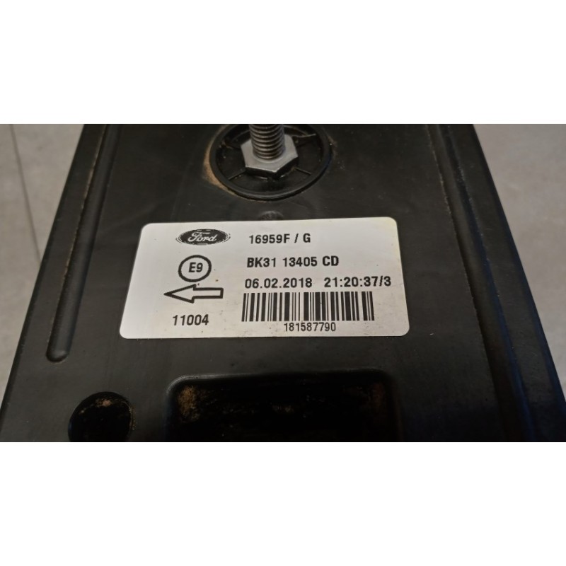 FORD van FARO POSTERIORE ESTERNO SINISTRO FORD van Transit 2014>2018 usato